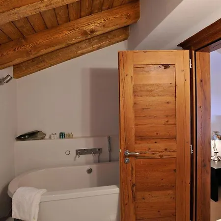 Holiday home Panorama Chalet With Views To The Glaciers And The Dom